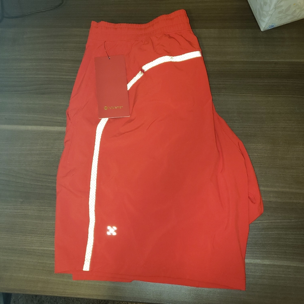 Lululemon pace breaker lined 9"
